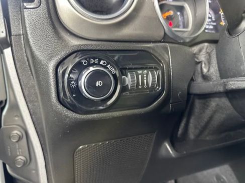 Used 2020 Jeep Wrangler Unlimited Sahara image 19