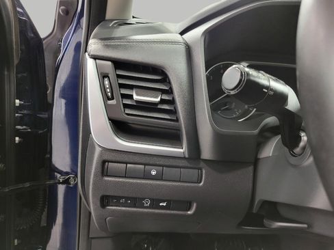 Used 2025 Nissan Rogue SV image 11