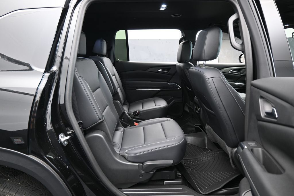 Used 2024 Chevrolet Traverse LT w/ Midnight/Sport Edition FWD image 42