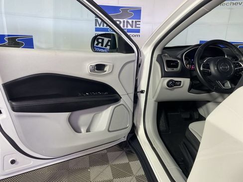 Used 2019 Jeep Compass Latitude AWD/4WD image 27