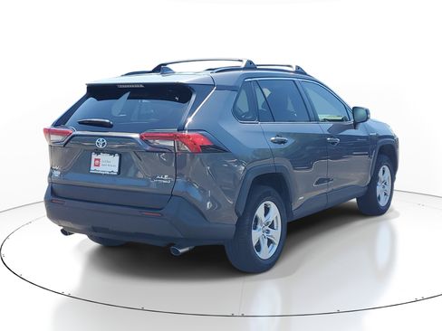 Certified 2020 Toyota RAV4 XLE AWD/4WD image 6