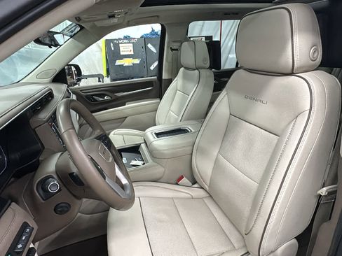 Used 2021 GMC Yukon Denali w/ Denali Premium Package image 7