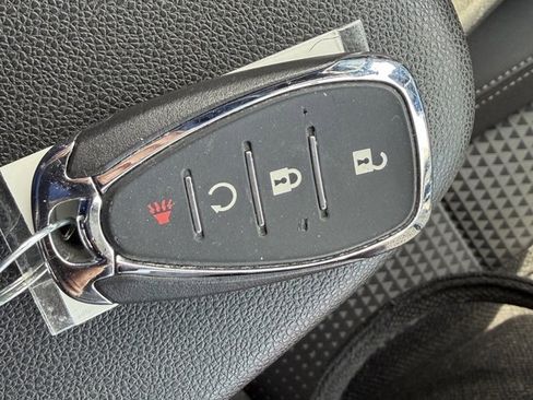 Used 2024 Chevrolet Trax LT w/ LT Convenience Package image 6