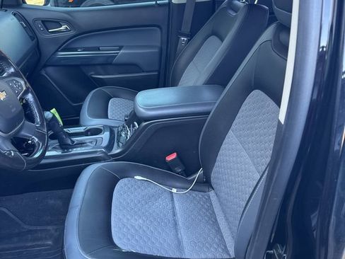Used 2019 Chevrolet Colorado Z71 AWD/4WD image 3