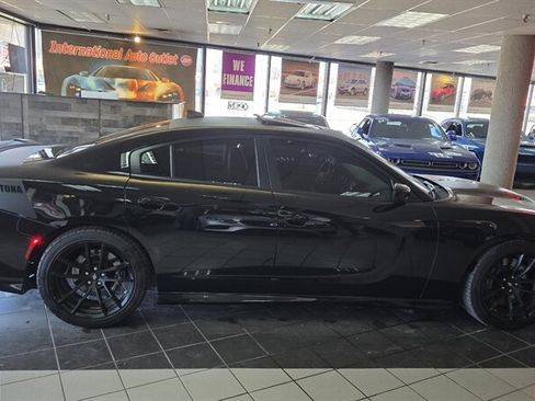 Used 2017 Dodge Charger R/T image 5