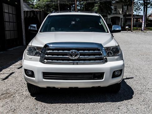Used 2014 Toyota Sequoia Platinum AWD/4WD image 2