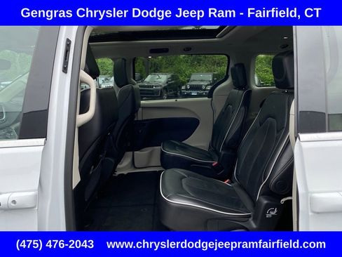 Certified 2024 Chrysler Pacifica Limited FWD image 23