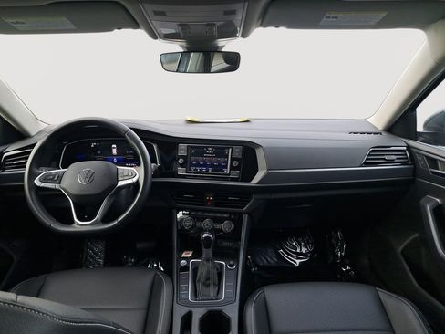 Used 2024 Volkswagen Jetta SE image 19