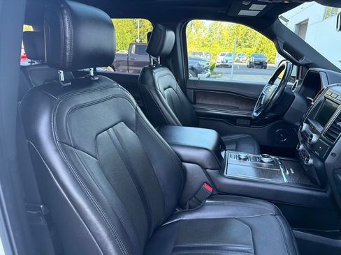Used 2018 Ford Expedition Limited w/ Equipment Group 302A AWD/4WD image 28