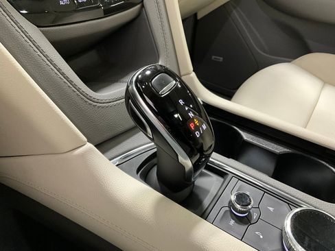 Used 2022 Cadillac XT6 Premium Luxury w/ Technology Package AWD/4WD image 16
