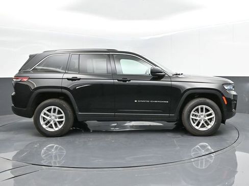 Used 2024 Jeep Grand Cherokee Laredo X AWD/4WD image 9
