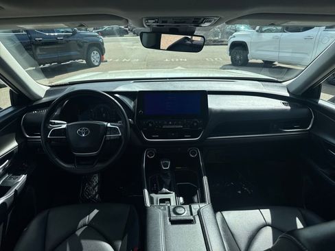 Used 2024 Toyota Grand Highlander XLE image 12