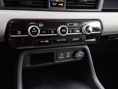 Used 2023 Honda Pilot LX image 17