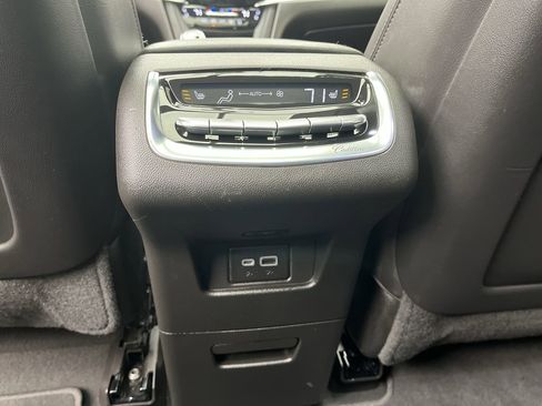 Used 2023 Cadillac XT6 Sport w/ Technology Package image 14