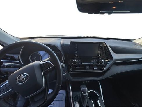 Used 2022 Toyota Highlander XLE image 21