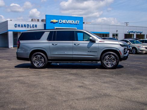 Used 2025 Chevrolet Suburban Z71 image 8