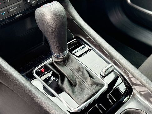 Used 2024 Jeep Compass Sport image 16