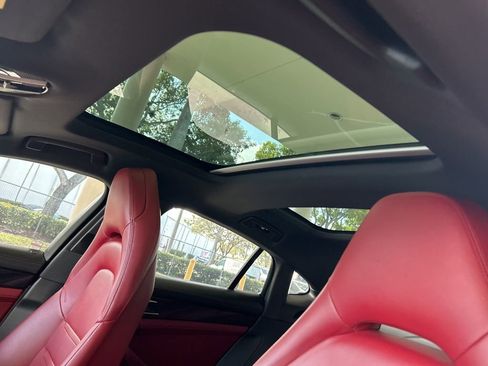 Used 2022 Porsche Panamera image 20