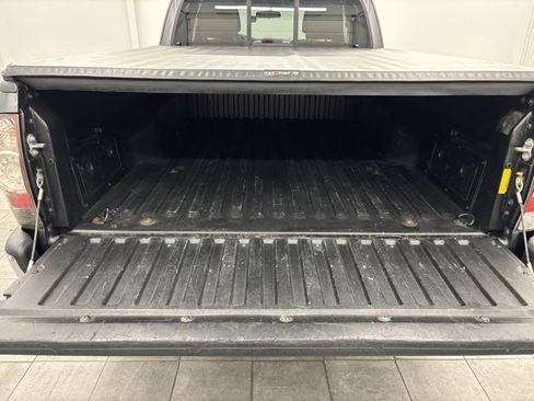 Used 2015 Toyota Tacoma 4x4 Access Cab image 8