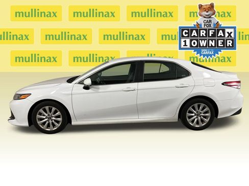 Used 2018 Toyota Camry LE image 12