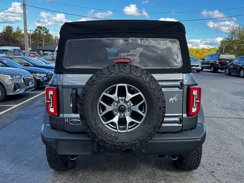 Used 2025 Ford Bronco Badlands image 9