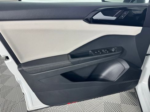 Used 2025 Volkswagen Taos S image 10