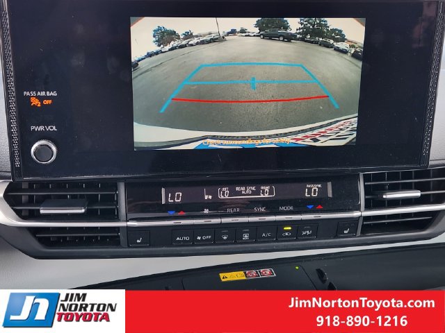 Used 2026 Toyota Sienna XLE FWD image 18