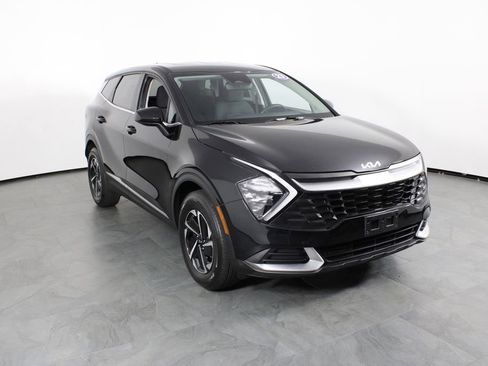 Used 2023 Kia Sportage LX image 4