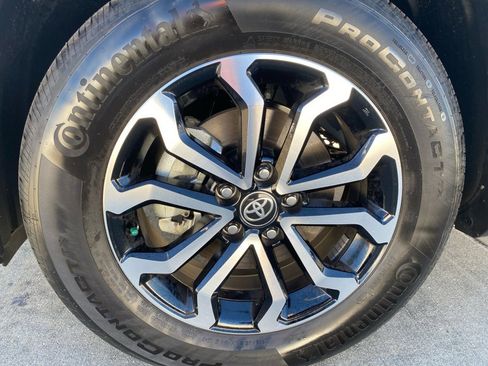 Used 2024 Toyota Corolla Cross AWD Hybrid image 31