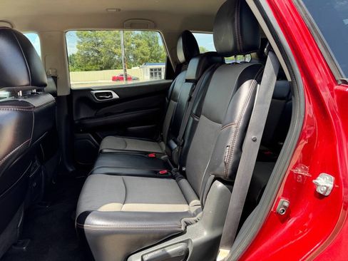 Used 2019 Nissan Pathfinder SV w/ Rock Creek Edition FWD image 11