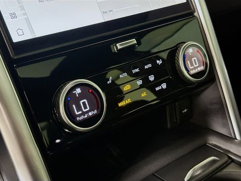 Used 2023 Land Rover Discovery S R-Dynamic image 24