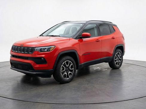 Used 2025 Jeep Compass Trailhawk AWD/4WD image 3