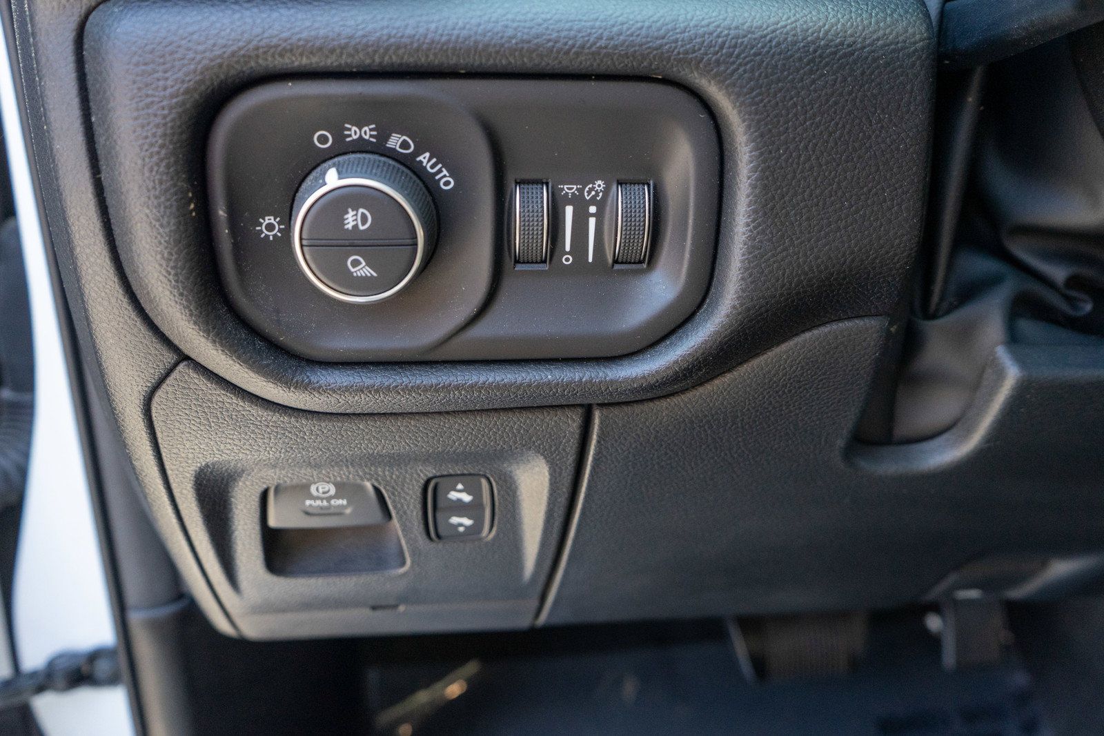 Used 2022 RAM 1500 Laramie AWD/4WD image 15