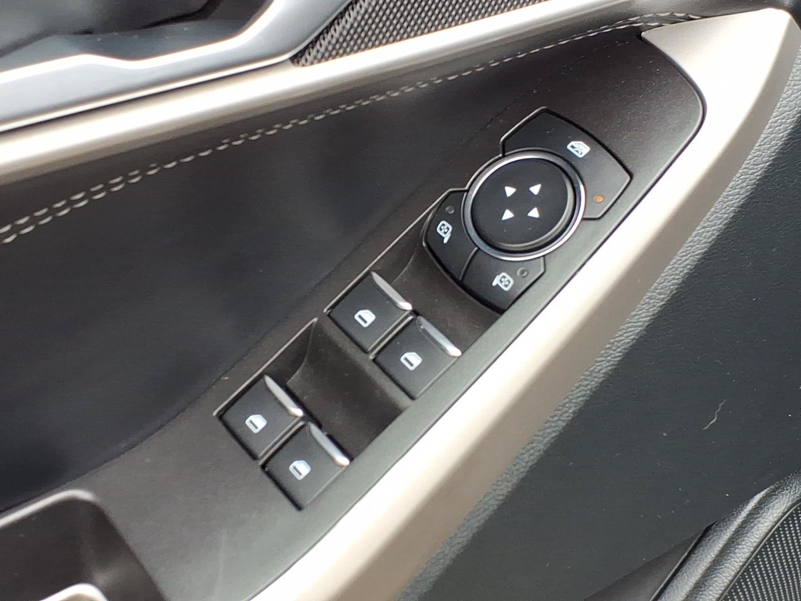 Used 2023 Ford Explorer XLT AWD/4WD image 17