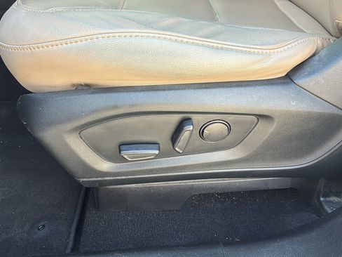 Used 2020 Ford Explorer XLT w/ Equipment Group 202A RWD image 12
