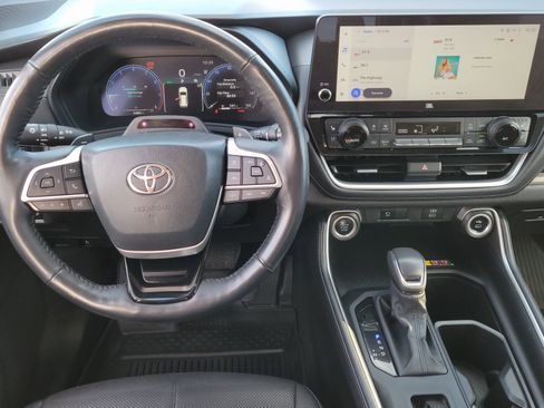 Used 2024 Toyota Grand Highlander Platinum image 10