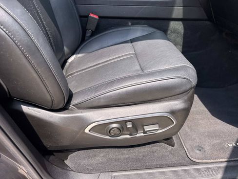 Used 2023 Jeep Wagoneer Series II RWD image 12