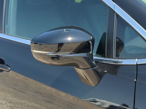 New 2027 Chrysler Pacifica LX FWD image 10