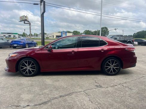 Used 2018 Toyota Camry XLE image 10