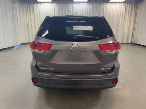 Used 2017 Toyota Highlander XLE AWD/4WD image 5
