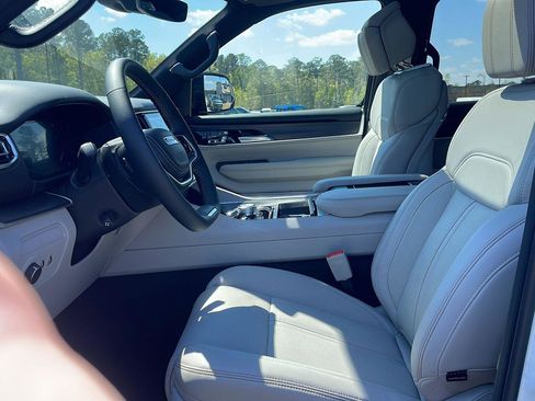 New 2026 Jeep Grand Wagoneer Summit w/ 8-Passenger Seating Package AWD/4WD image 13