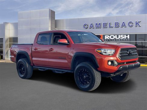 Used 2017 Toyota Tacoma TRD Off-Road image 7