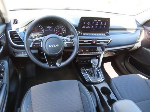 Certified 2023 Kia Seltos S w/ Navigation Package AWD/4WD image 5