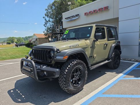 Used 2025 Jeep Wrangler Sport AWD/4WD image 8