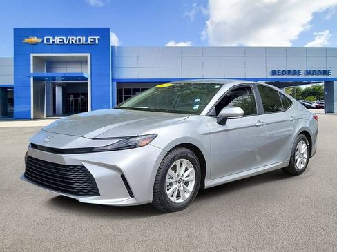 Used 2025 Toyota Camry LE image 2