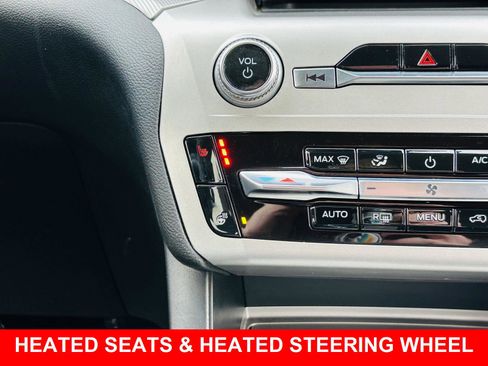 Used 2022 Ford Explorer XLT w/ Equipment Group 202A image 5