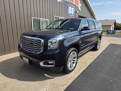 Used 2019 GMC Yukon XL Denali w/ Denali Ultimate Package AWD/4WD image 3