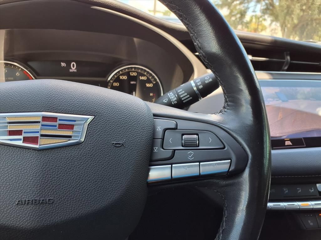Used 2023 Cadillac XT4 Luxury w/ Cold Weather Package FWD image 26