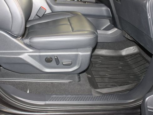 Certified 2024 Ford Expedition XLT image 10