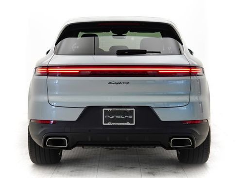 Certified 2025 Porsche Cayenne AWD/4WD image 32